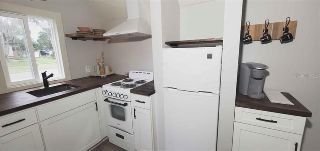 待售: $235,000 (3.30 acres)