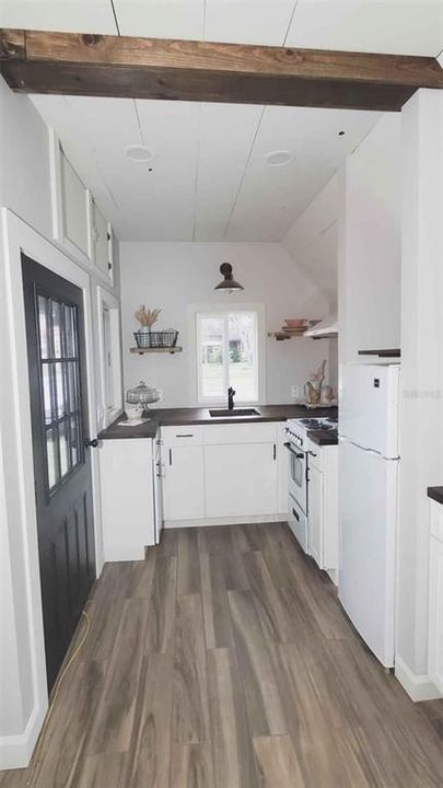 待售: $235,000 (3.30 acres)