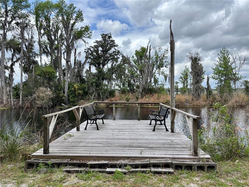 待售: $235,000 (3.30 acres)