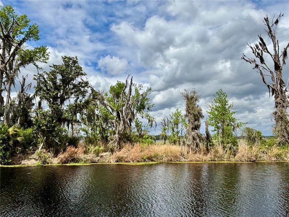 待售: $235,000 (3.30 acres)