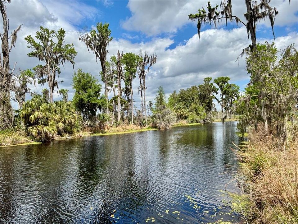 待售: $235,000 (3.30 acres)