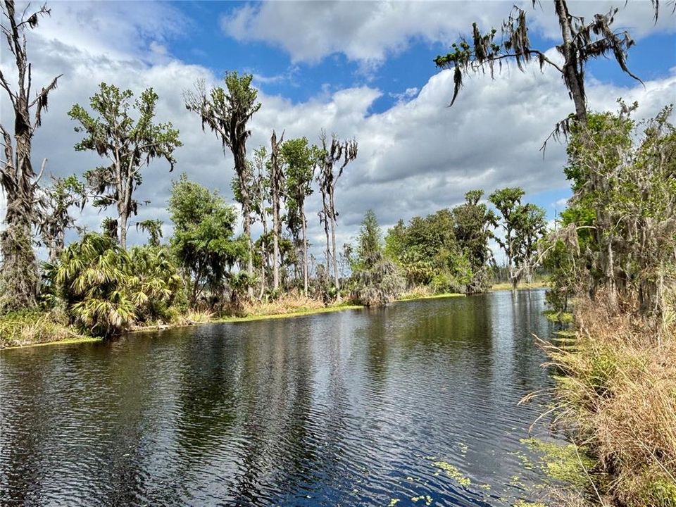 待售: $235,000 (3.30 acres)