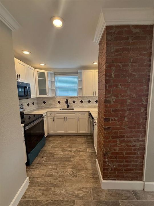 For Rent: $2,300 (2 beds, 1 baths, 600 Square Feet)