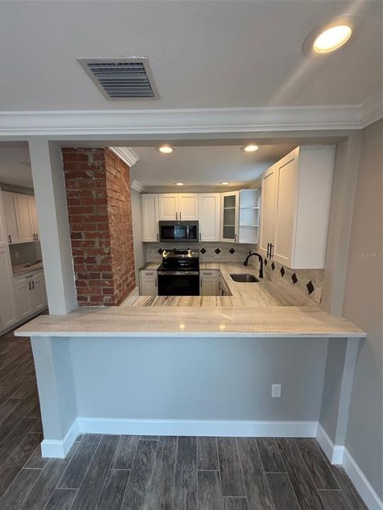 For Rent: $2,300 (2 beds, 1 baths, 600 Square Feet)