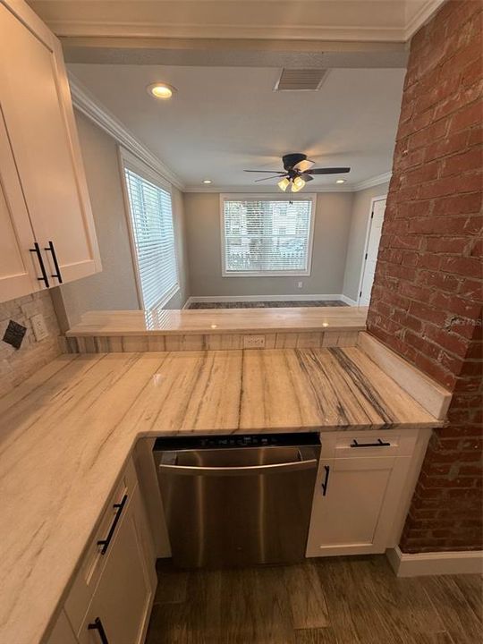 For Rent: $2,300 (2 beds, 1 baths, 600 Square Feet)