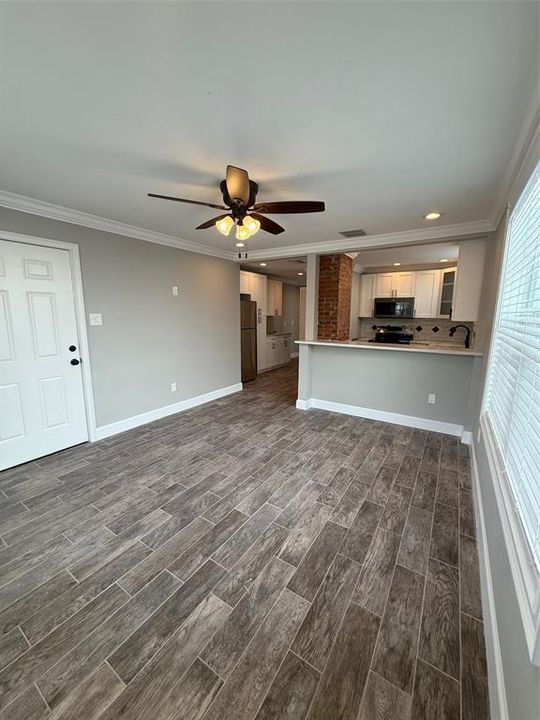 For Rent: $2,300 (2 beds, 1 baths, 600 Square Feet)