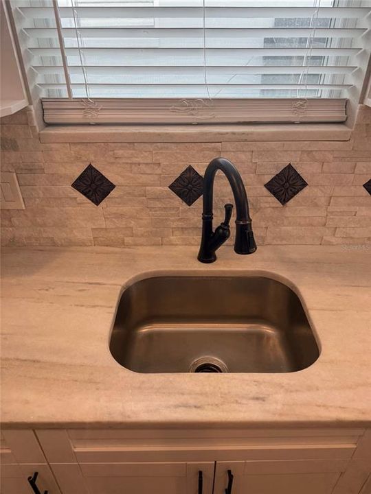 For Rent: $2,300 (2 beds, 1 baths, 600 Square Feet)