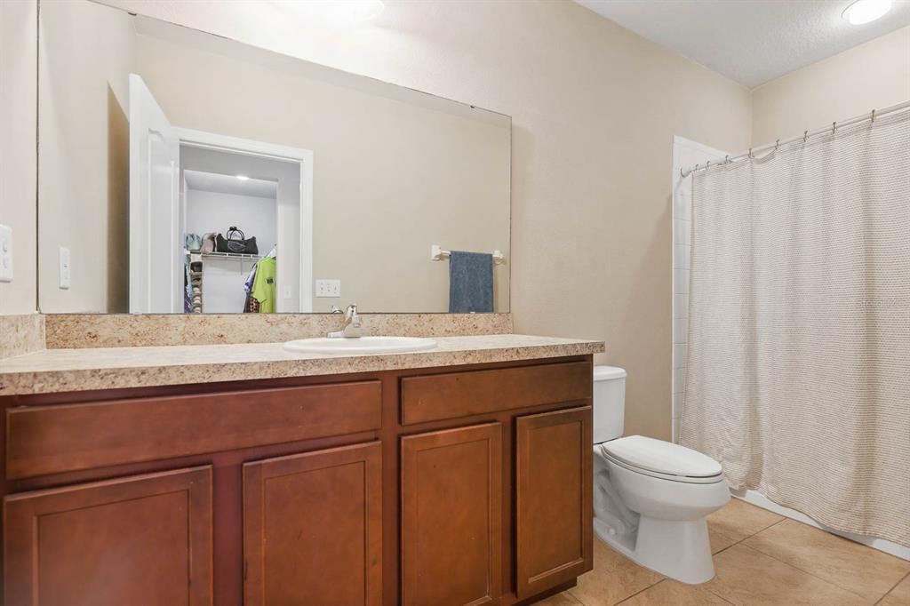 合同活跃: $268,000 (3 贝兹, 2 浴室, 1321 平方英尺)