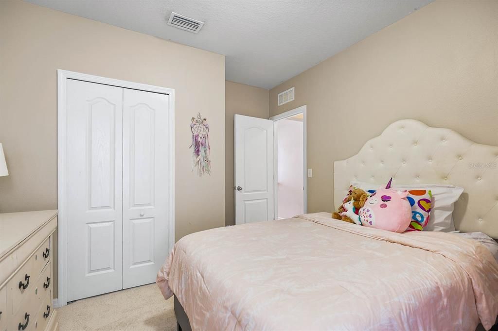 合同活跃: $268,000 (3 贝兹, 2 浴室, 1321 平方英尺)