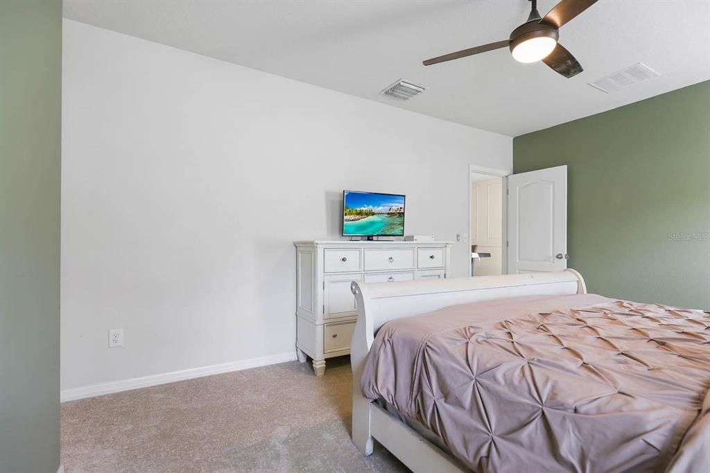 合同活跃: $268,000 (3 贝兹, 2 浴室, 1321 平方英尺)