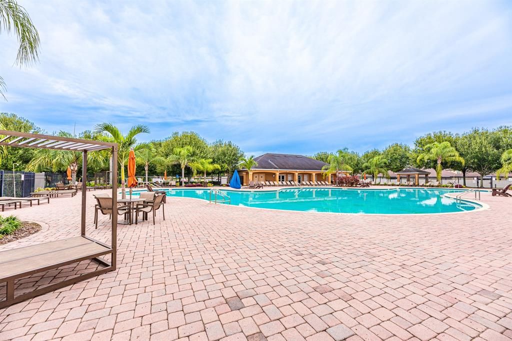 合同活跃: $268,000 (3 贝兹, 2 浴室, 1321 平方英尺)