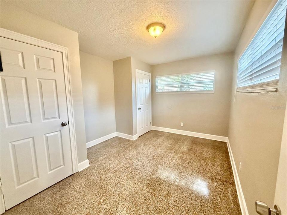 В аренду: $2,300 (2 спален, 1 ванн, 600 Квадратных фут)