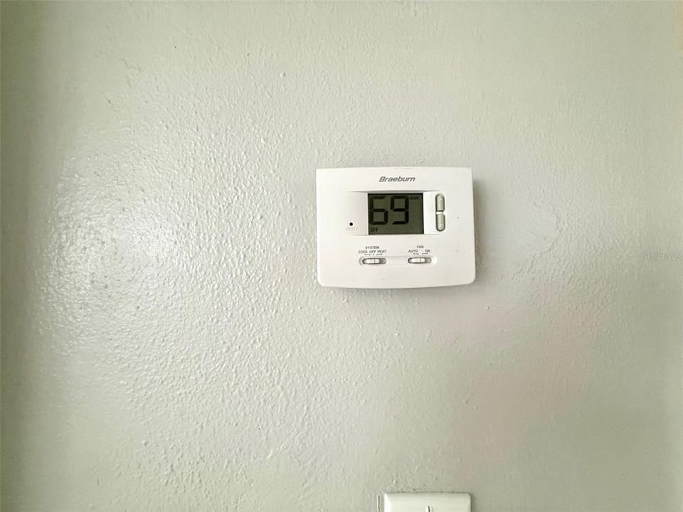 В аренду: $2,300 (2 спален, 1 ванн, 600 Квадратных фут)