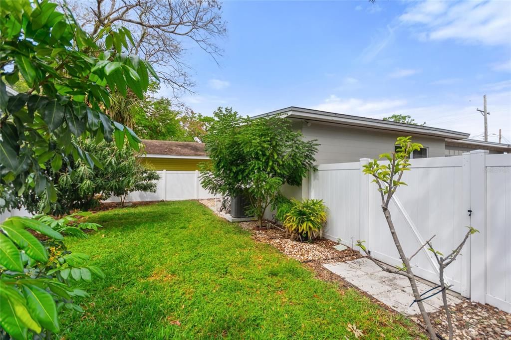 For Sale: $549,000 (2 beds, 2 baths, 1429 Square Feet)