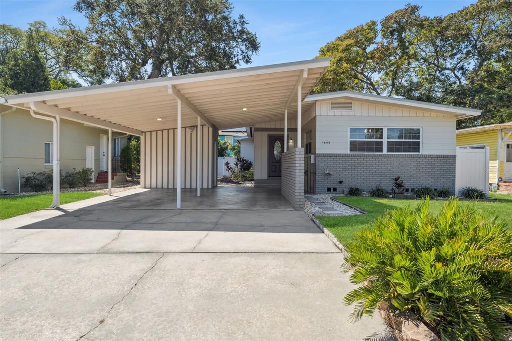 For Sale: $549,000 (2 beds, 2 baths, 1429 Square Feet)