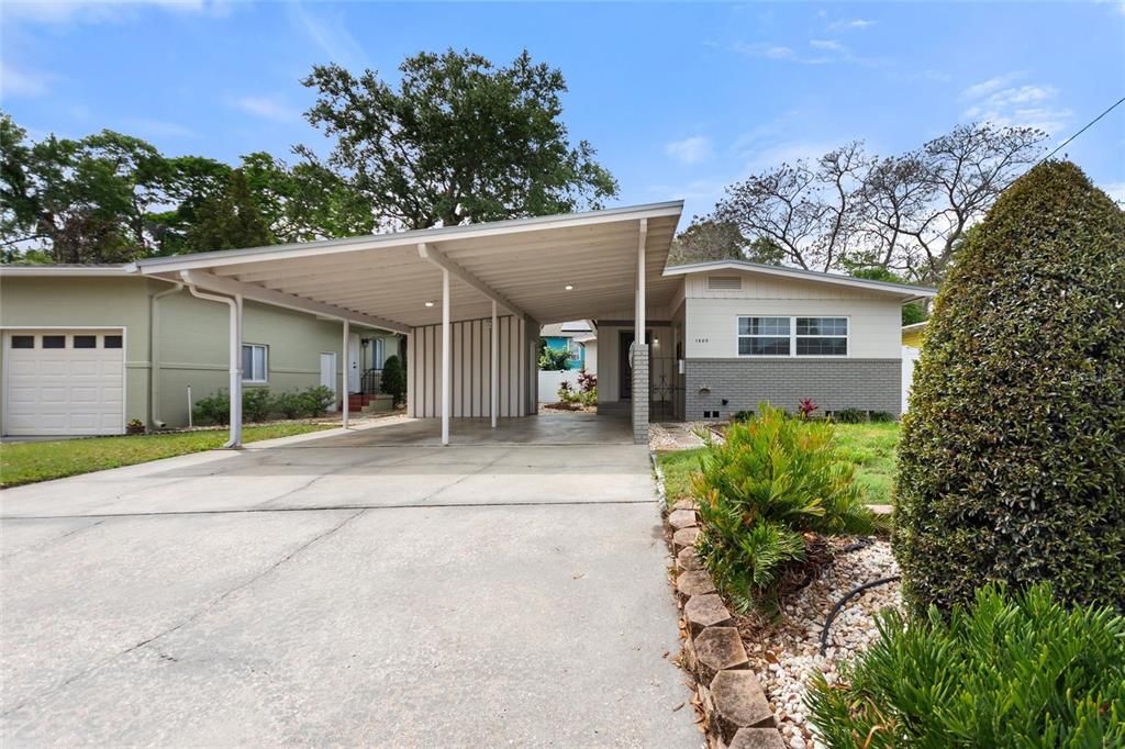 For Sale: $549,000 (2 beds, 2 baths, 1429 Square Feet)