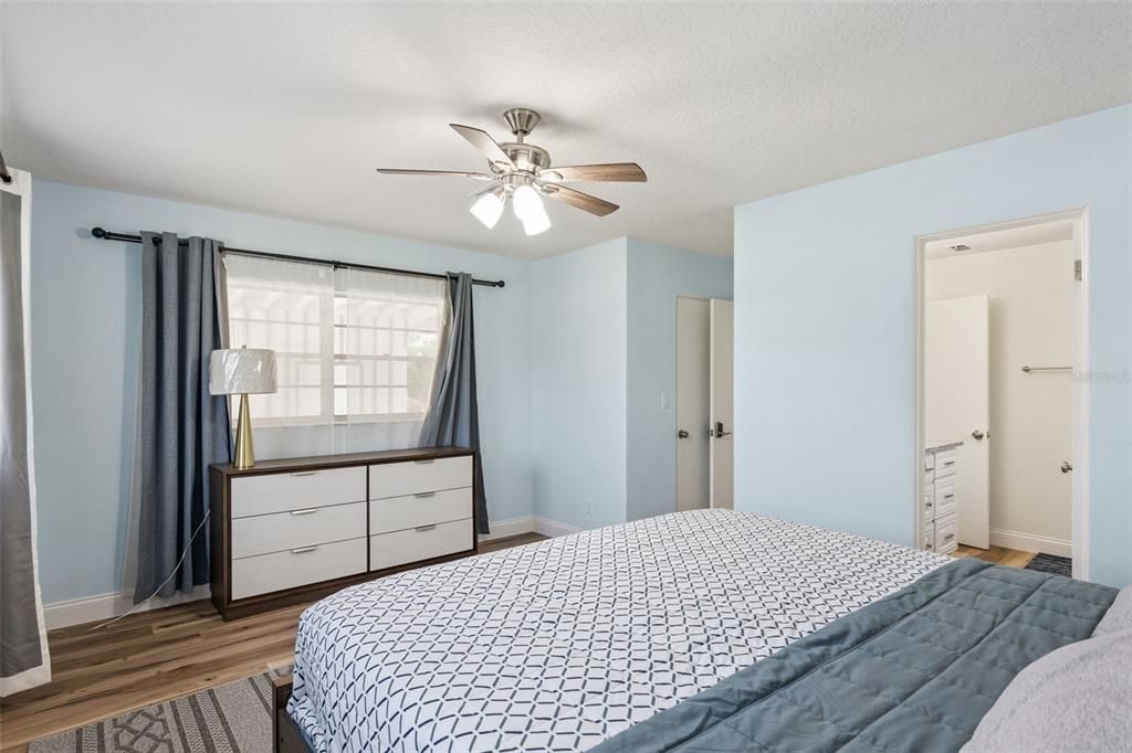 For Sale: $549,000 (2 beds, 2 baths, 1429 Square Feet)