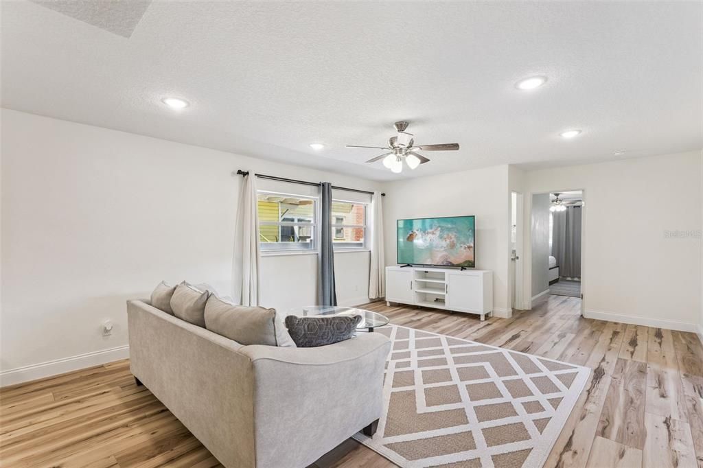 For Sale: $549,000 (2 beds, 2 baths, 1429 Square Feet)