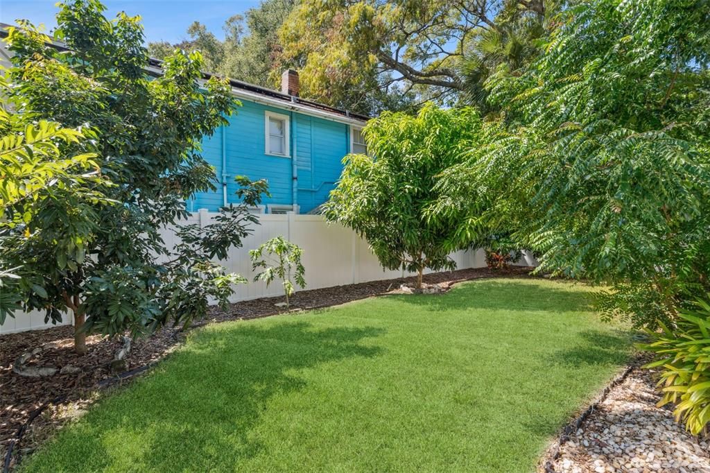 For Sale: $549,000 (2 beds, 2 baths, 1429 Square Feet)