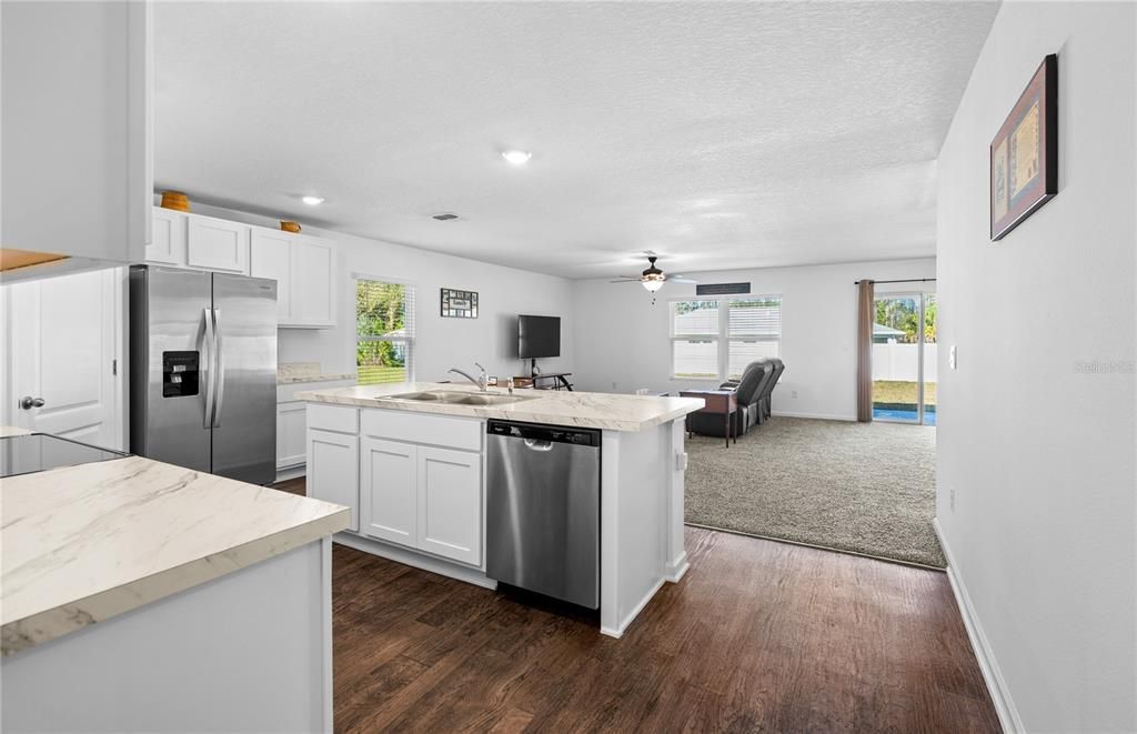 En Venta: $327,500 (4 camas, 2 baños, 1865 Pies cuadrados)