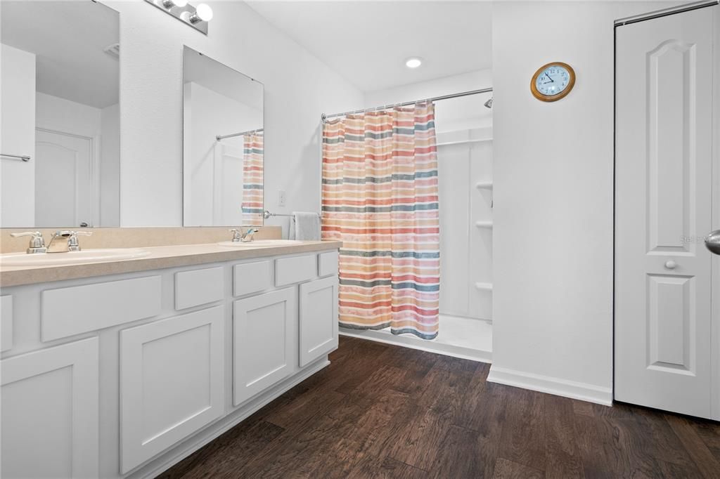 En Venta: $327,500 (4 camas, 2 baños, 1865 Pies cuadrados)