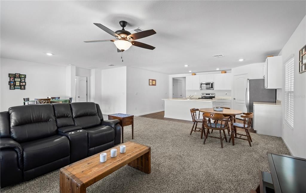 En Venta: $327,500 (4 camas, 2 baños, 1865 Pies cuadrados)