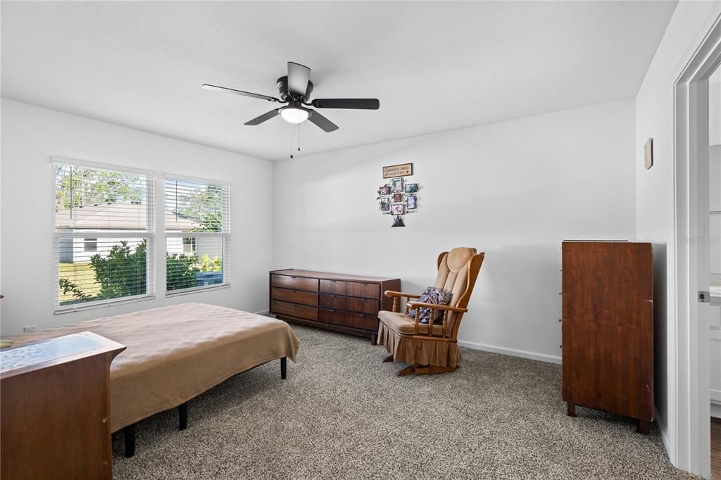 En Venta: $327,500 (4 camas, 2 baños, 1865 Pies cuadrados)