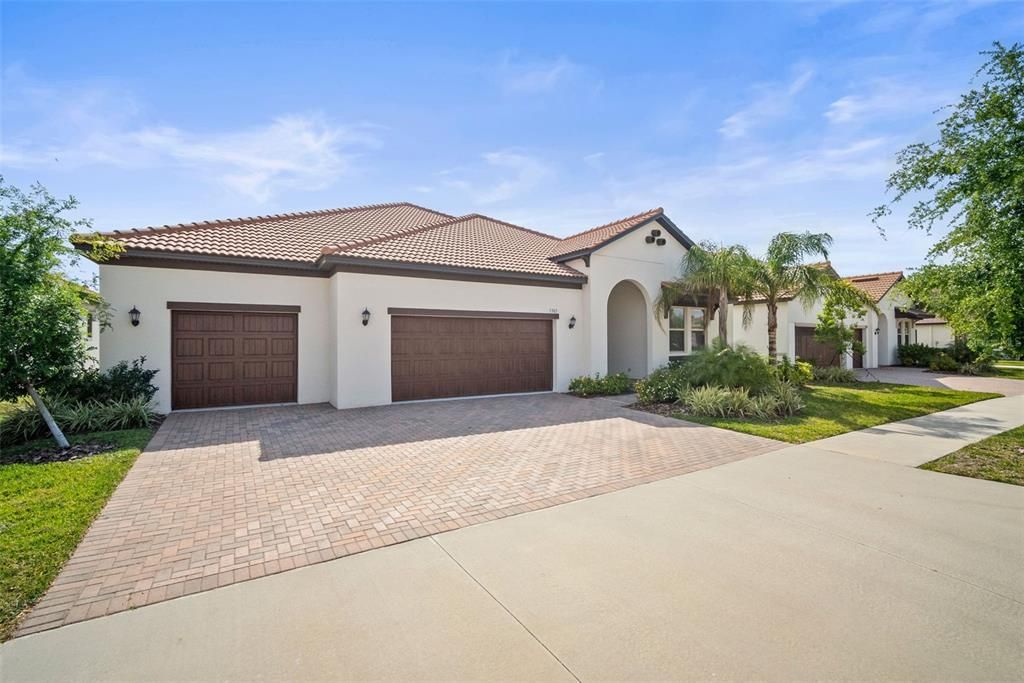 Recently Sold: $569,000 (3 beds, 3 baths, 2766 Square Feet)
