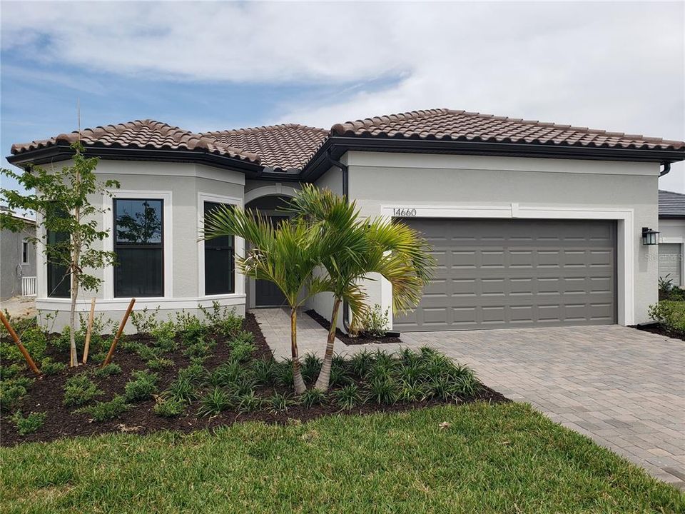 最近售出: $885,390 (3 贝兹, 3 浴室, 2100 平方英尺)