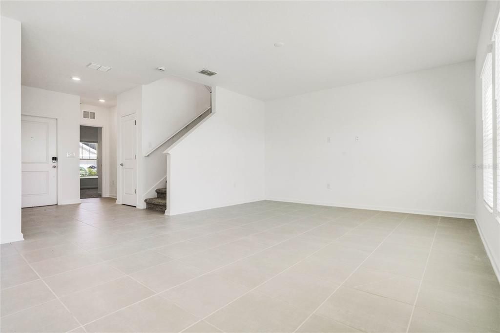 For Sale: $305,000 (4 beds, 3 baths, 2081 Square Feet)