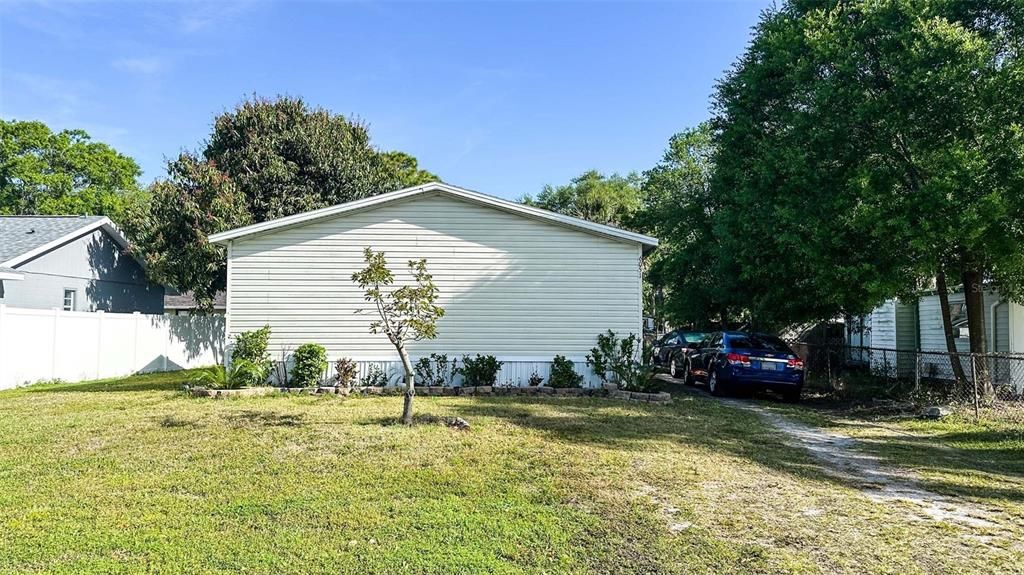 Recently Sold: $209,900 (3 beds, 2 baths, 1296 Square Feet)