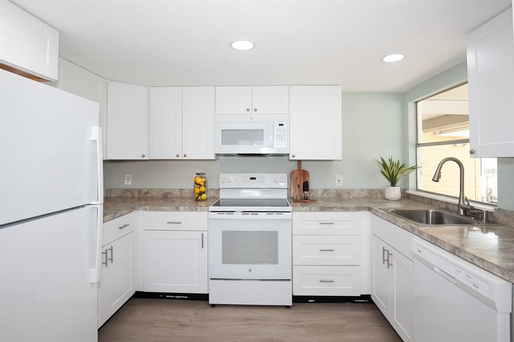 En Venta: $167,900 (2 camas, 2 baños, 1332 Pies cuadrados)