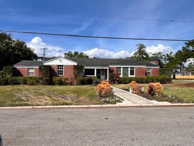 最近售出: $1,620,000 (4 贝兹, 3 浴室, 3215 平方英尺)