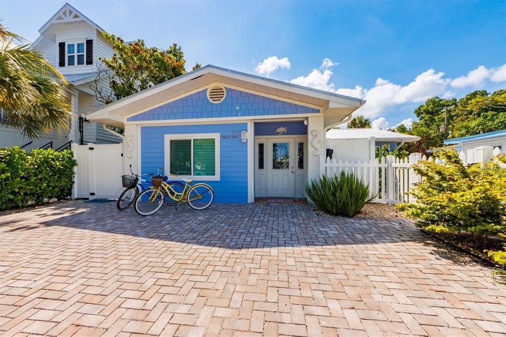 Recently Sold: $1,795,000 (2 beds, 3 baths, 1736 Square Feet)