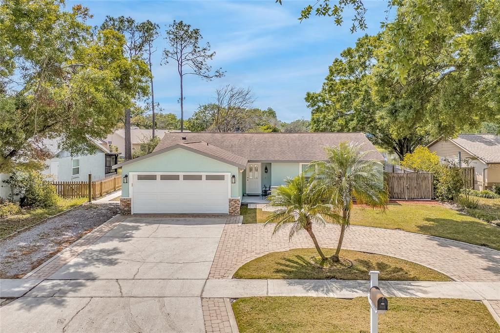 For Sale: $575,000 (4 beds, 3 baths, 1950 Square Feet)