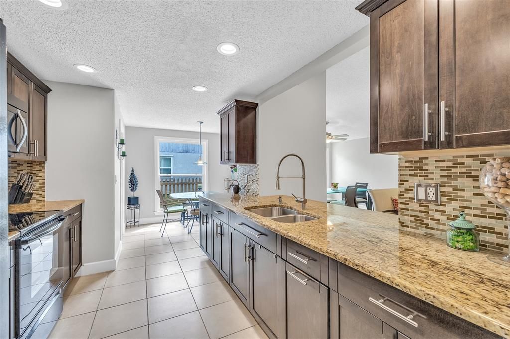 For Sale: $575,000 (4 beds, 3 baths, 1950 Square Feet)