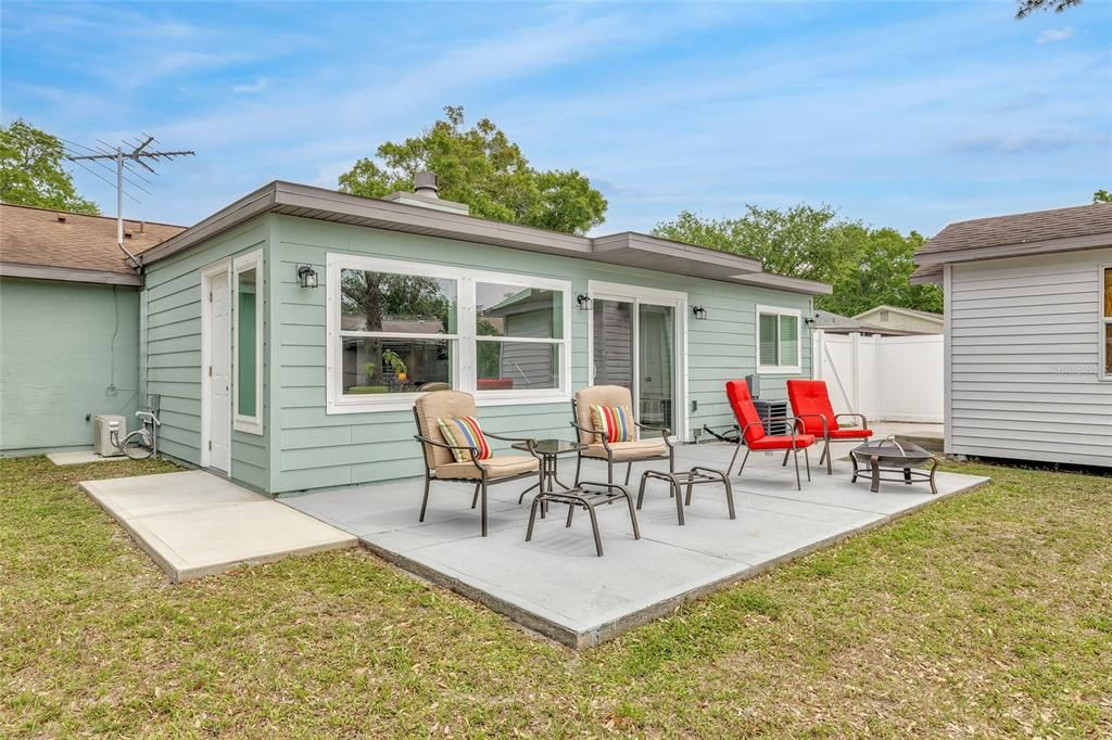 For Sale: $575,000 (4 beds, 3 baths, 1950 Square Feet)