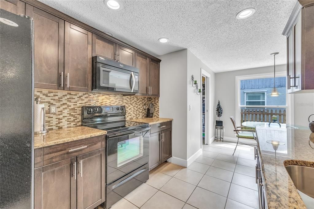 For Sale: $575,000 (4 beds, 3 baths, 1950 Square Feet)