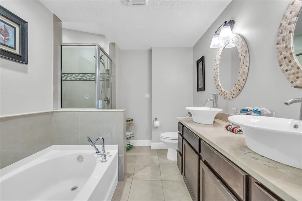 For Sale: $575,000 (4 beds, 3 baths, 1950 Square Feet)