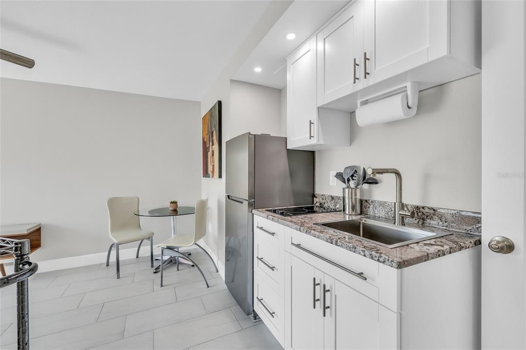 For Sale: $575,000 (4 beds, 3 baths, 1950 Square Feet)