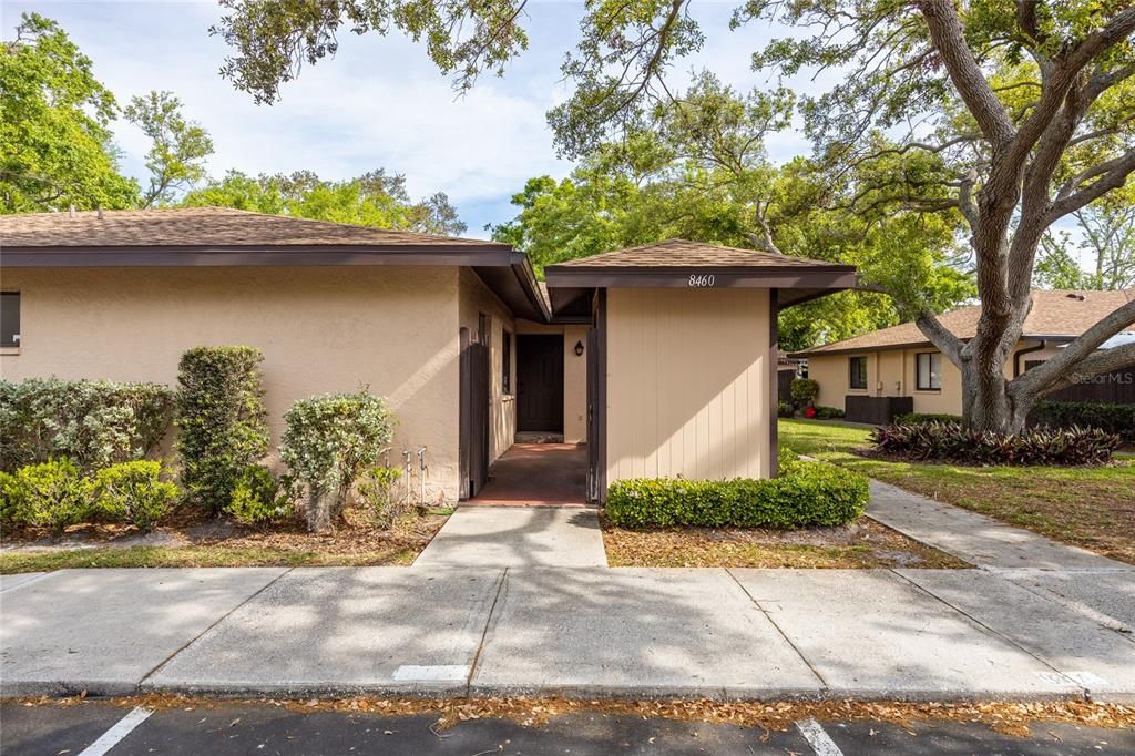 最近售出: $174,999 (2 贝兹, 2 浴室, 910 平方英尺)