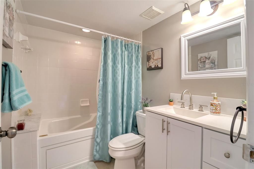 Active With Contract: $179,000 (2 beds, 2 baths, 1040 Square Feet)