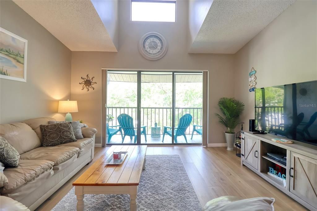 Active With Contract: $179,000 (2 beds, 2 baths, 1040 Square Feet)