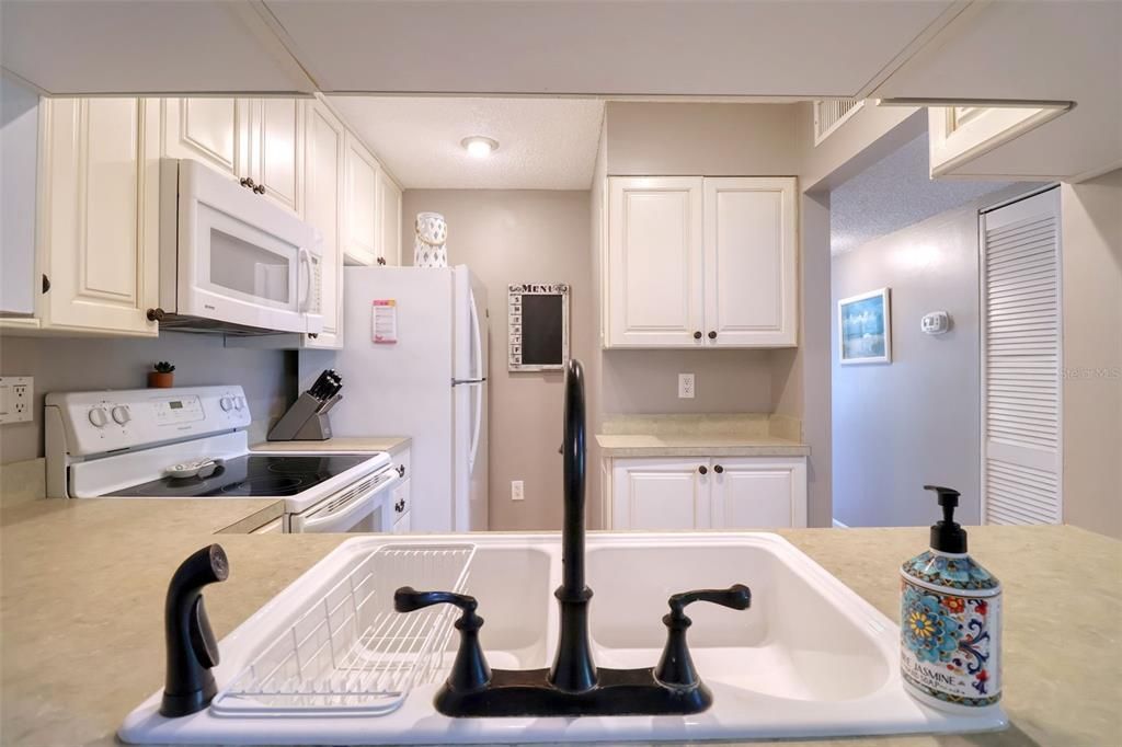 Active With Contract: $179,000 (2 beds, 2 baths, 1040 Square Feet)