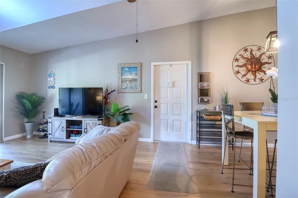 Active With Contract: $179,000 (2 beds, 2 baths, 1040 Square Feet)