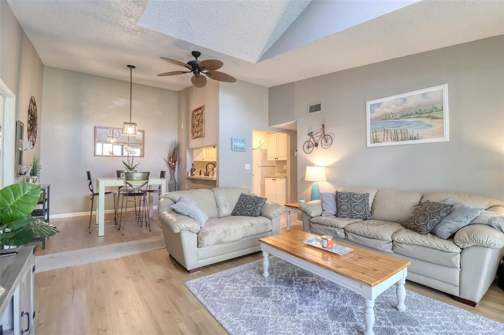 Active With Contract: $179,000 (2 beds, 2 baths, 1040 Square Feet)