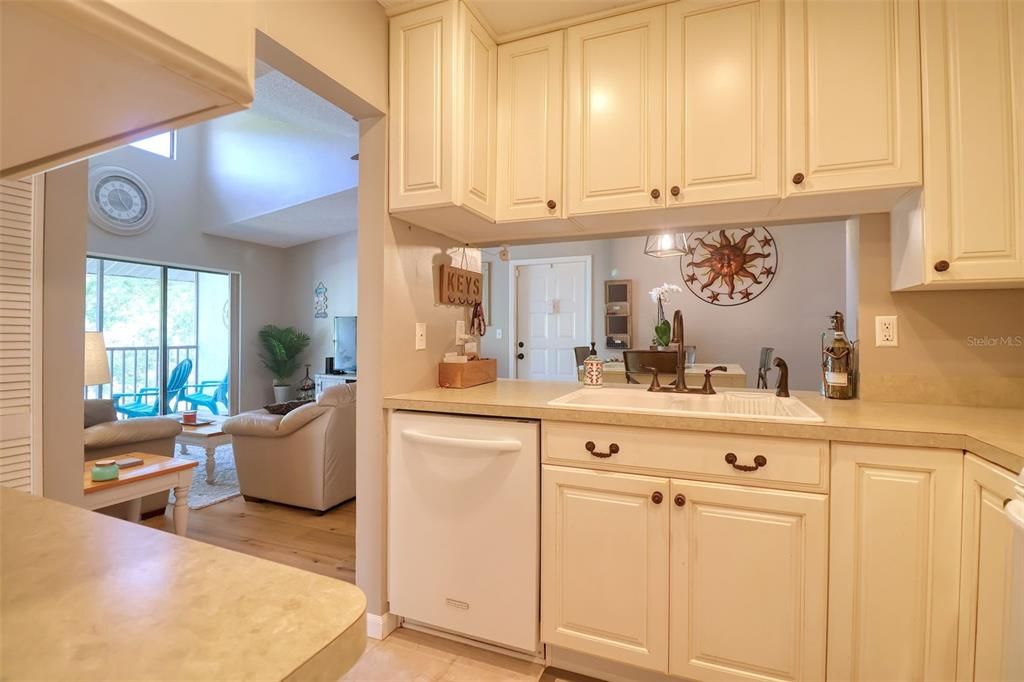 Active With Contract: $179,000 (2 beds, 2 baths, 1040 Square Feet)