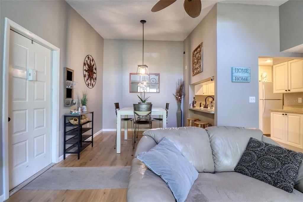 Active With Contract: $179,000 (2 beds, 2 baths, 1040 Square Feet)