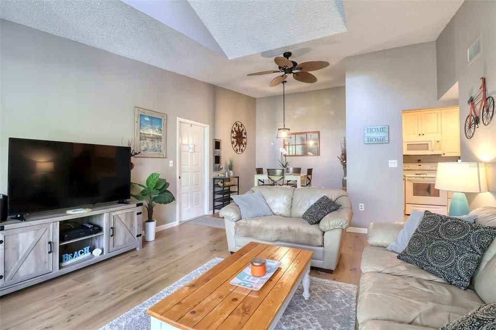 Active With Contract: $179,000 (2 beds, 2 baths, 1040 Square Feet)