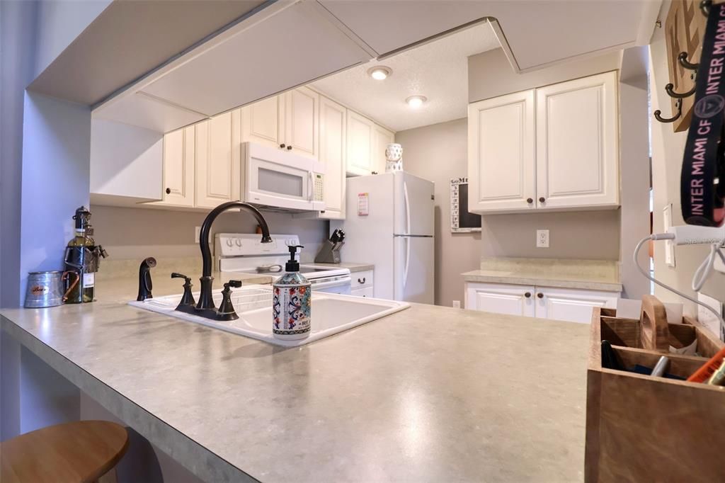 Active With Contract: $179,000 (2 beds, 2 baths, 1040 Square Feet)